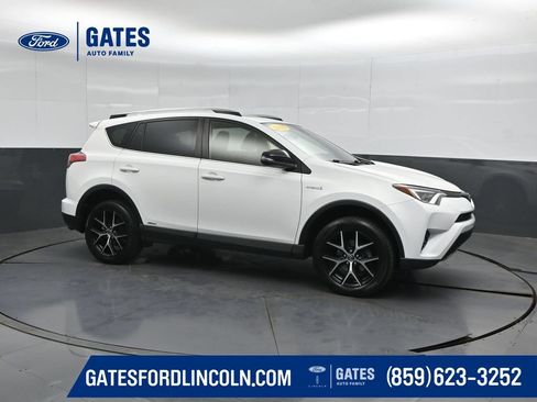 Used 2018 Toyota RAV4 SE AWD/4WD image 1