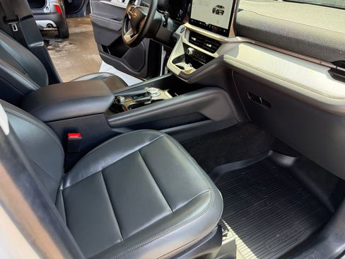 Certified 2025 Ford Explorer Active w/ Active Comfort Package RWD image 16