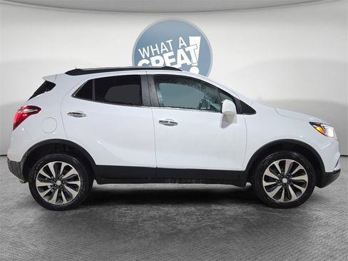 Used 2022 Buick Encore Preferred w/ Safety Package image 2