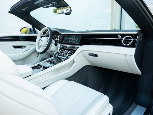 Used 2024 Bentley Continental GT V8 image 2