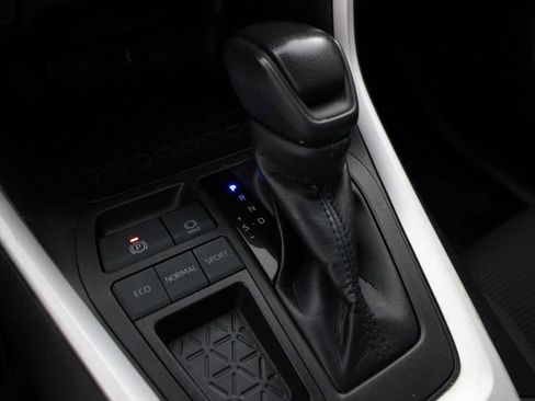 Used 2022 Toyota RAV4 LE FWD image 21