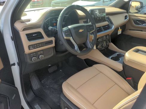 Used 2023 Chevrolet Suburban Premier AWD/4WD image 10