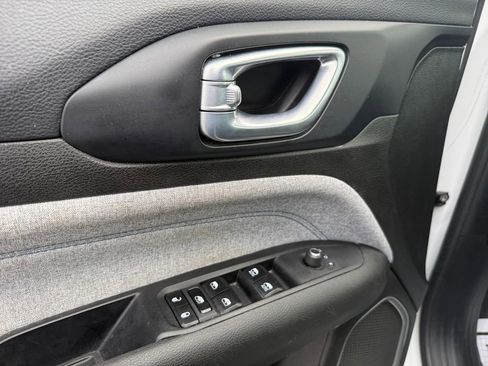 Certified 2024 Jeep Compass Latitude image 19