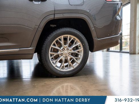 Used 2021 Jeep Grand Cherokee L Summit w/ Advanced Protech Group IV AWD/4WD image 38