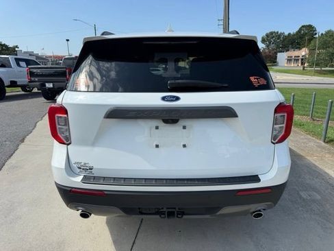 Used 2023 Ford Explorer XLT w/ Equipment Group 202A RWD image 9