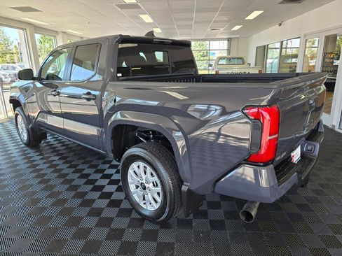 Certified 2025 Toyota Tacoma SR5 w/ SR5 Upgrade Package AWD/4WD image 5