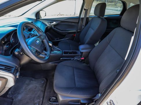 Used 2017 Ford Focus SE image 32