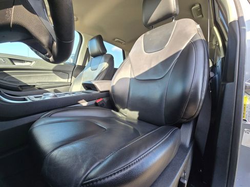 Used 2022 Ford Edge Titanium image 19