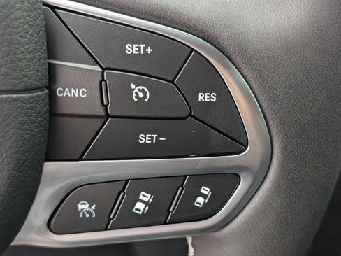 New 2027 Chrysler Pacifica Select FWD image 16