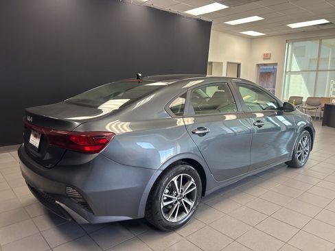 Used 2023 Kia Forte LXS image 3