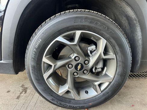 Used 2025 Chevrolet Trax LT image 28