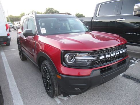 Certified 2025 Ford Bronco Sport Outer Banks w/ Outer Banks Tech Package+ AWD/4WD image 1