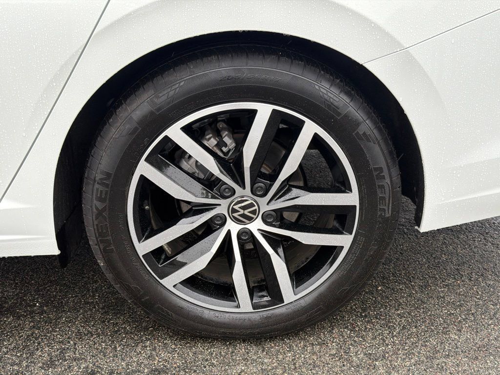 Certified 2026 Volkswagen Jetta SE FWD image 24