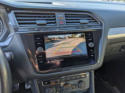 Certified 2021 Volkswagen Tiguan SE R-Line image 22