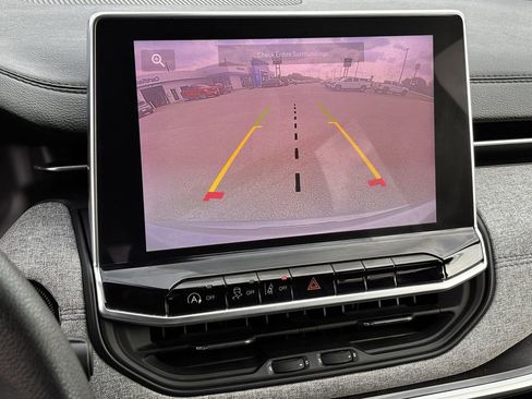 Used 2023 Jeep Compass Sport image 17