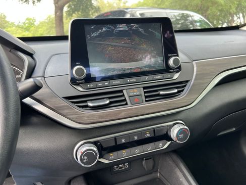 Used 2025 Nissan Altima 2.5 SV image 17