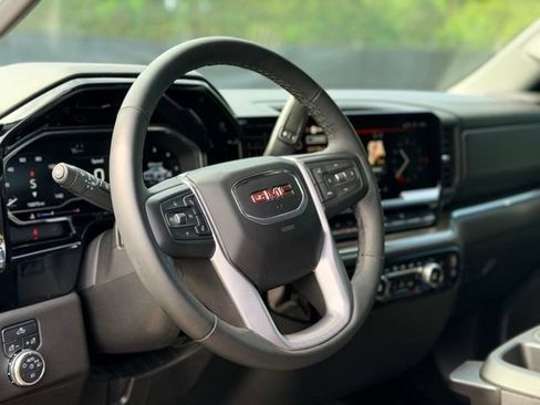 Used 2024 GMC Sierra 1500 Elevation AWD/4WD image 10