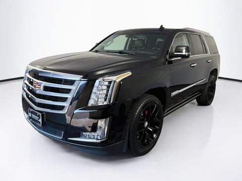 Used 2020 Cadillac Escalade Premium Luxury AWD/4WD image 3