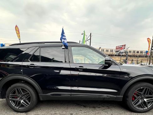 Used 2025 Ford Explorer ST-Line w/ ST-Line Street Pack AWD/4WD image 3