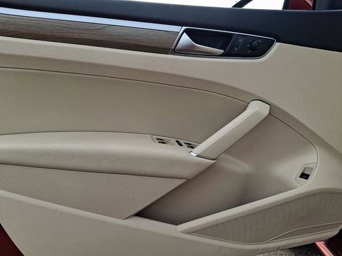 Used 2018 Volkswagen Passat 2.0T SE image 12