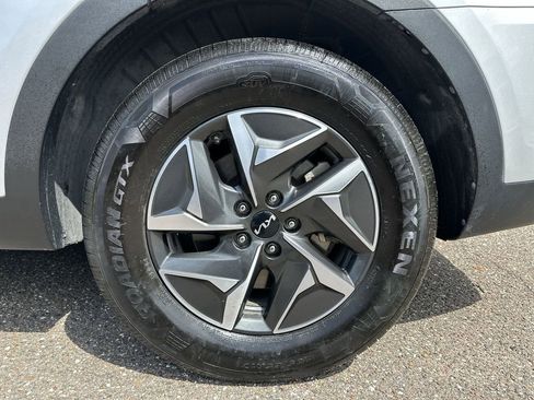 Used 2022 Kia Sorento EX image 34