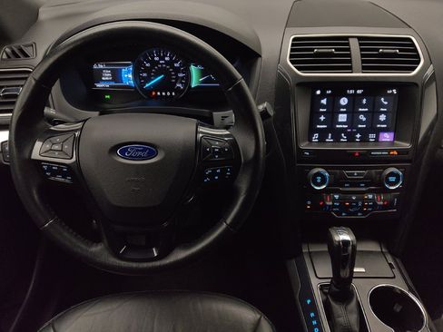 Used 2017 Ford Explorer XLT w/ Equipment Group 202A AWD/4WD image 22