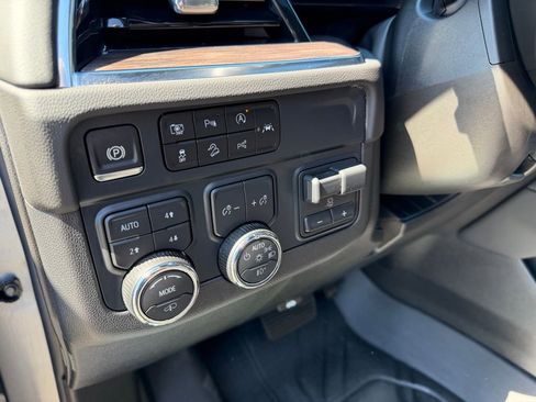Used 2025 Chevrolet Tahoe Z71 w/ Z71 Off-Road Package AWD/4WD image 21
