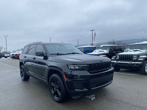Certified 2021 Jeep Grand Cherokee L Laredo image 1