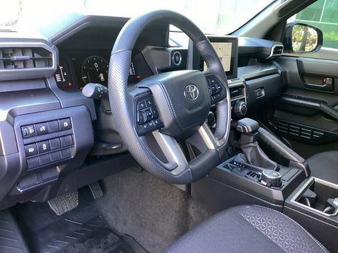 Used 2025 Toyota 4Runner SR5 AWD/4WD image 13