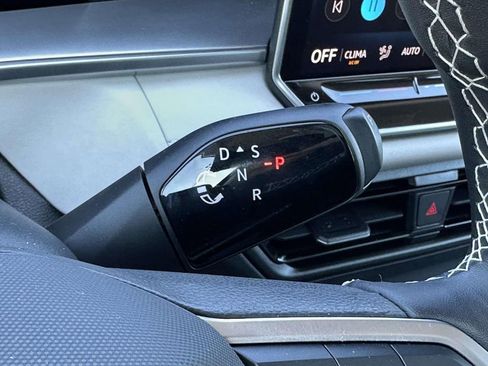 Certified 2025 Volkswagen Tiguan SE image 26