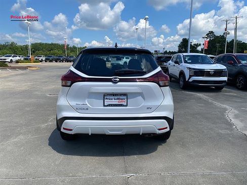 Used 2024 Nissan Kicks SV FWD image 6