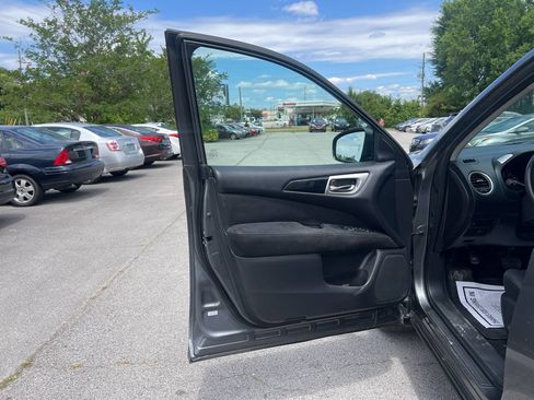Used 2015 Nissan Pathfinder SV FWD image 10