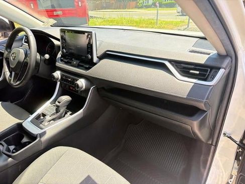 Used 2019 Toyota RAV4 XLE w/ Convenience Package AWD/4WD image 6