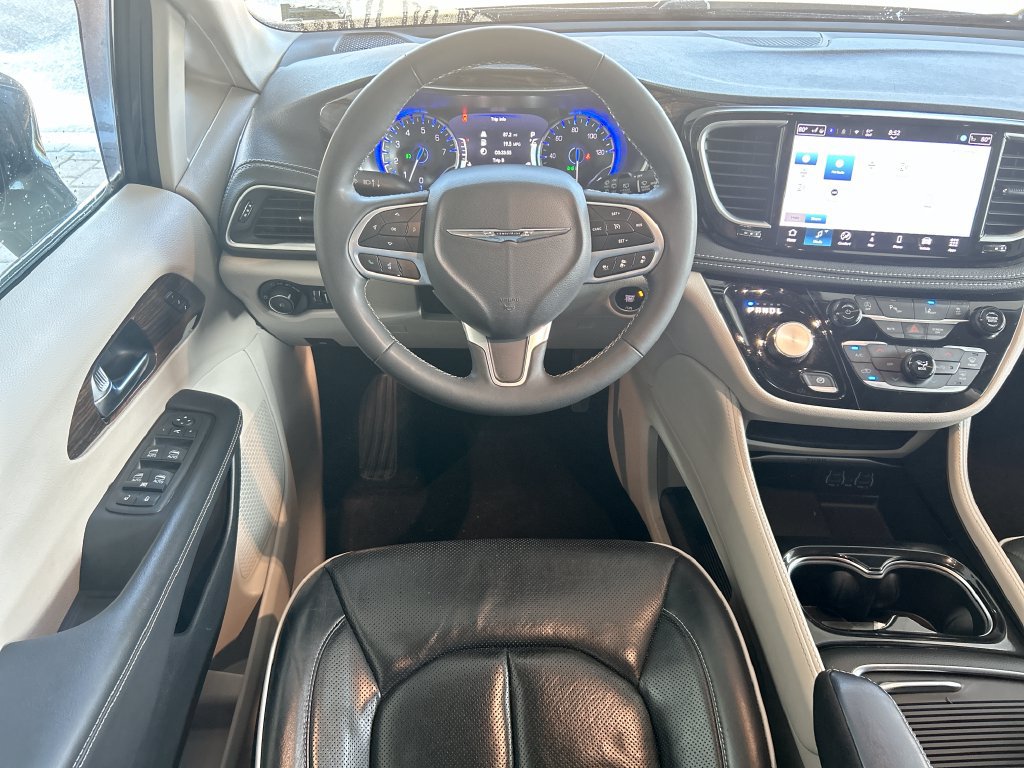 Used 2023 Chrysler Pacifica Limited FWD image 36