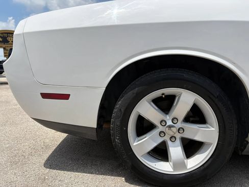 Used 2014 Dodge Challenger SXT RWD image 29