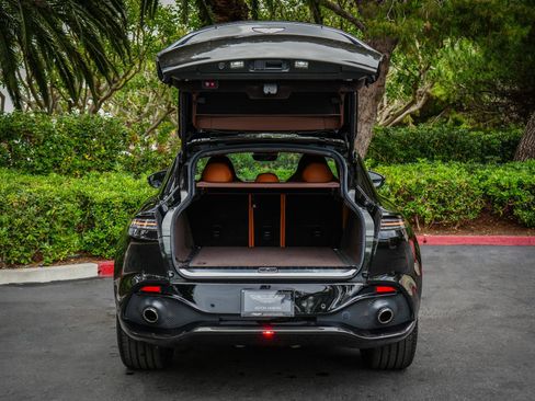 Used 2022 Aston Martin DBX AWD/4WD image 8