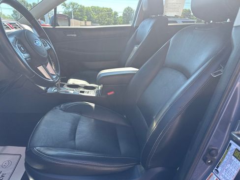 Used 2017 Subaru Outback 2.5i Limited AWD/4WD image 2