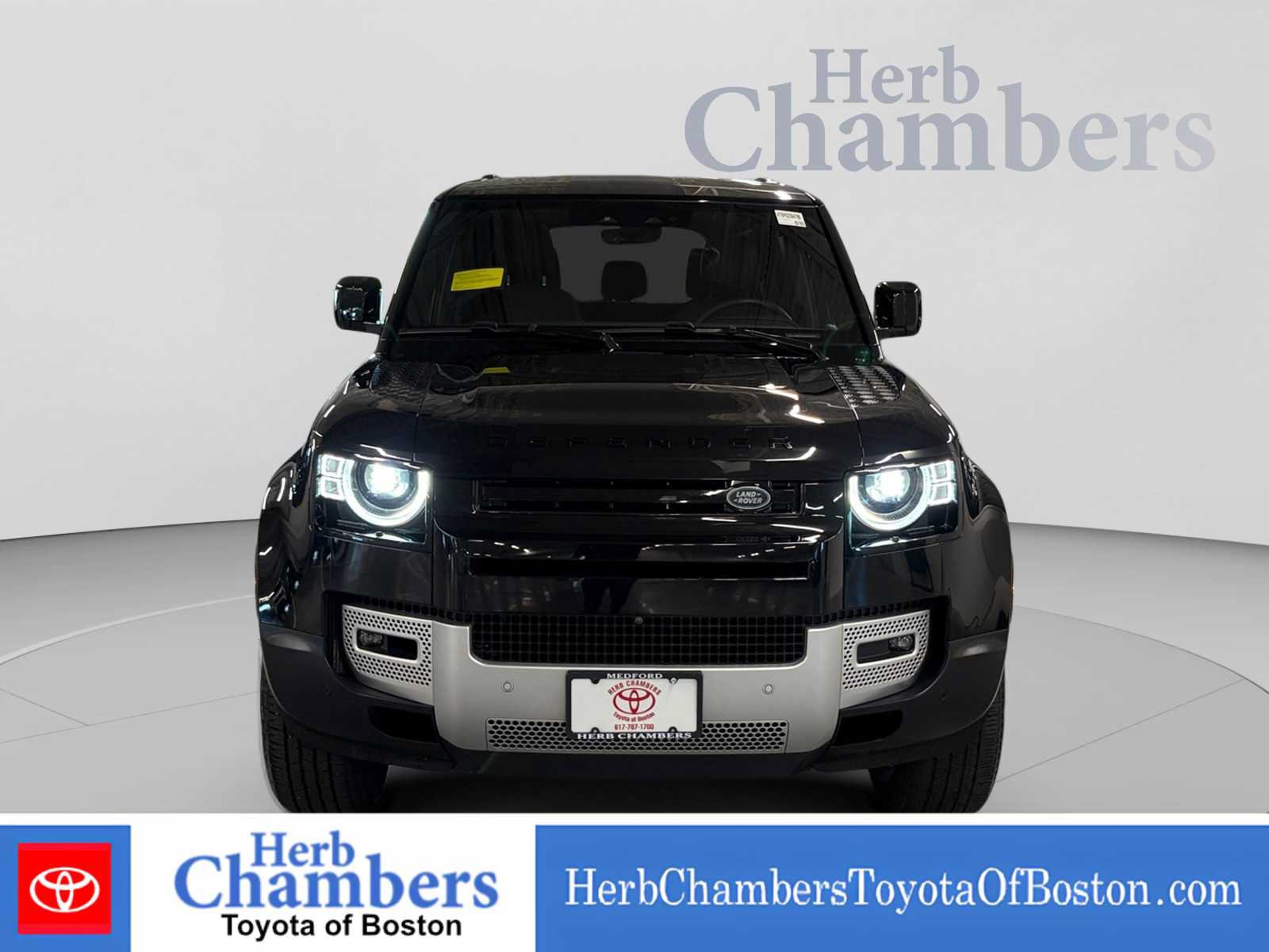 Used 2025 Land Rover Defender 110 S AWD/4WD image 2