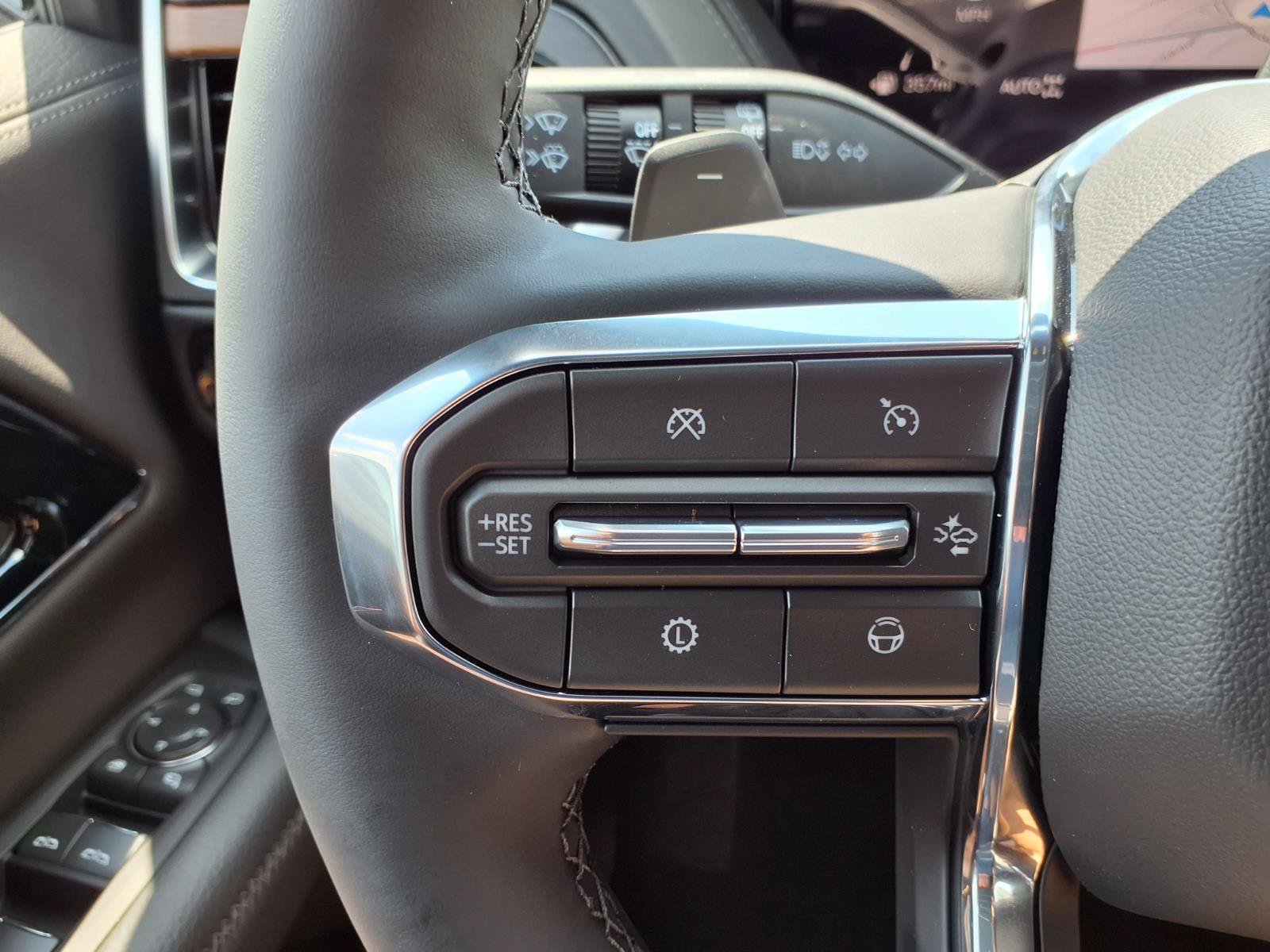 New 2026 GMC Yukon Denali w/ Denali Reserve Package AWD/4WD image 10