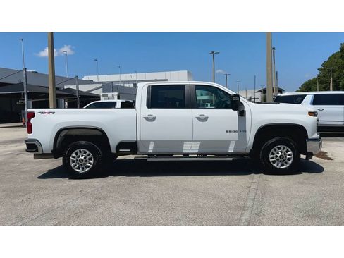 Used 2025 Chevrolet Silverado 2500 LT w/ Convenience Package AWD/4WD image 9
