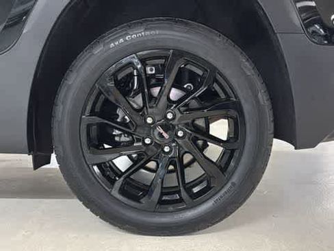 Used 2024 GMC Terrain SLE w/ Elevation Edition AWD/4WD image 11