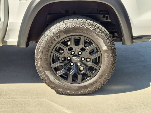 Used 2024 Chevrolet Colorado Trail Boss w/ LPO, Skid Plate Package AWD/4WD image 9