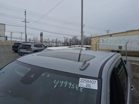 Used 2024 GMC Sierra 1500 AT4 w/ Technology Package image 2