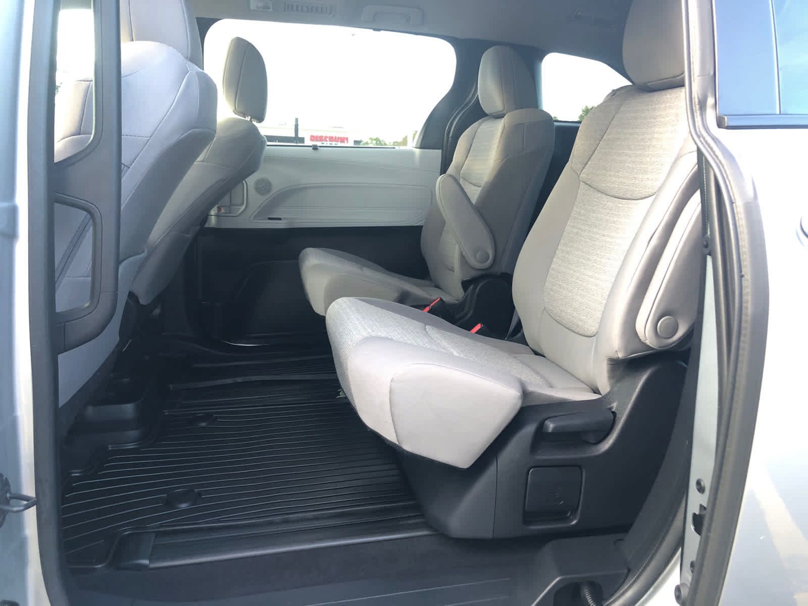 Certified 2025 Toyota Sienna LE w/ LE Plus Package FWD image 27
