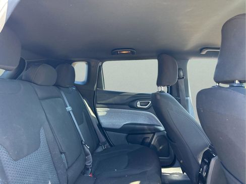 Certified 2023 Jeep Compass Sport image 29