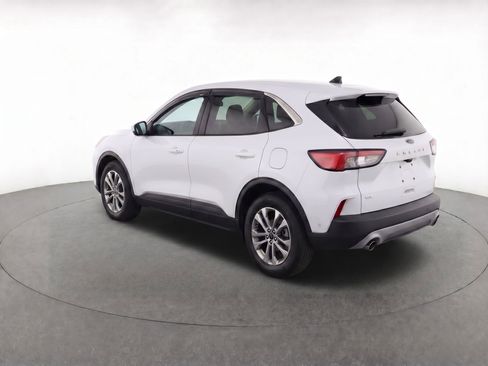 Used 2021 Ford Escape SE image 3