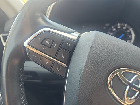 Used 2021 Toyota Highlander XLE AWD/4WD image 20