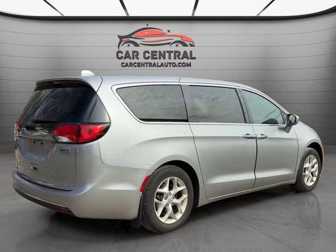 Used 2019 Chrysler Pacifica Touring Plus w/ Tire & Wheel Group image 5