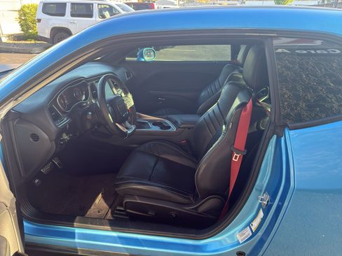 Used 2016 Dodge Challenger SRT Hellcat image 14