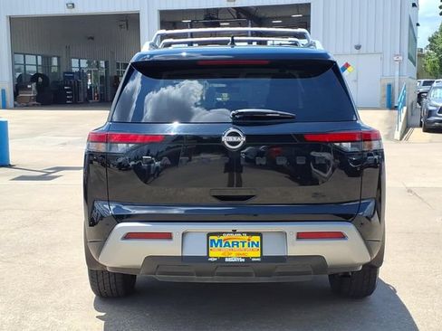 Used 2023 Nissan Pathfinder SL w/ Black Appearance Package FWD image 6